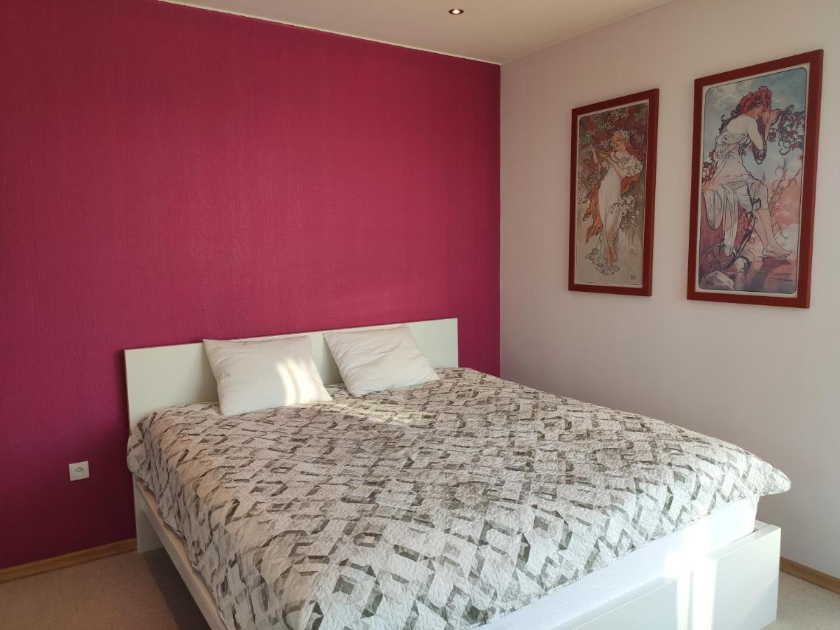 Spacious & Cozy Apartment With Forest View Zapyskis Eksteriør bilde