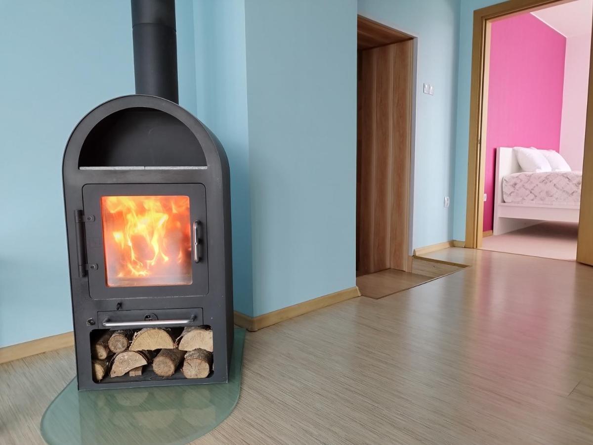 Spacious & Cozy Apartment With Forest View Zapyskis Eksteriør bilde