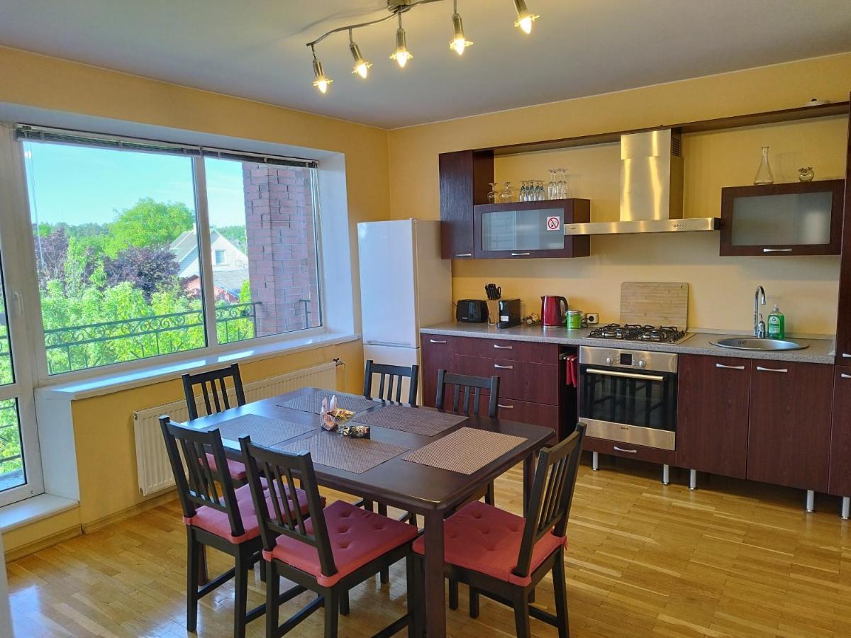Spacious & Cozy Apartment With Forest View Zapyskis Eksteriør bilde