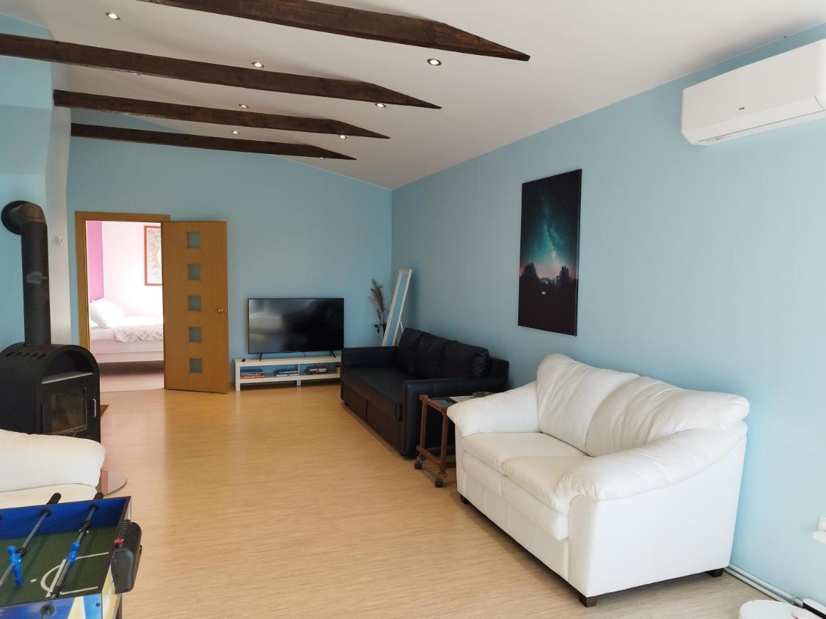Spacious & Cozy Apartment With Forest View Zapyskis Eksteriør bilde